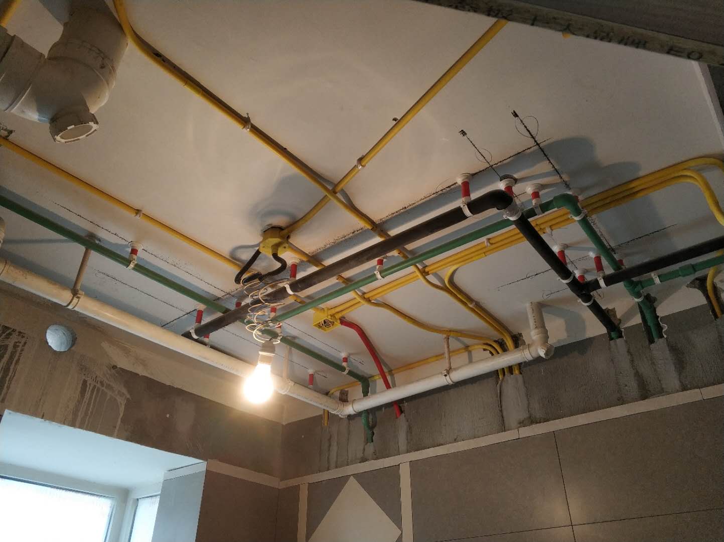 工程大PK正式启动，红牛装饰领导带领工程部突击检查工地