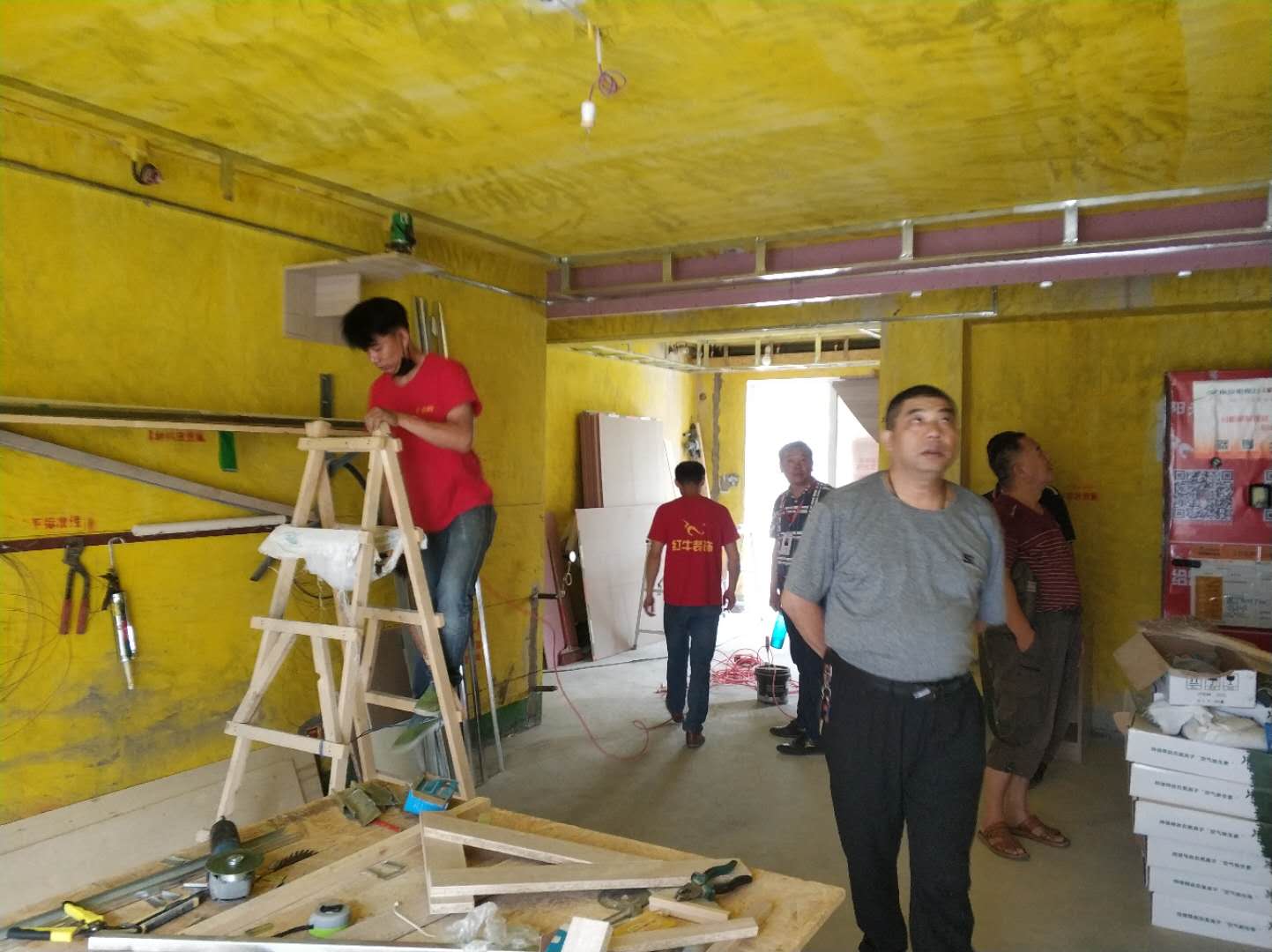 工程大PK正式启动，红牛装饰领导带领工程部突击检查工地