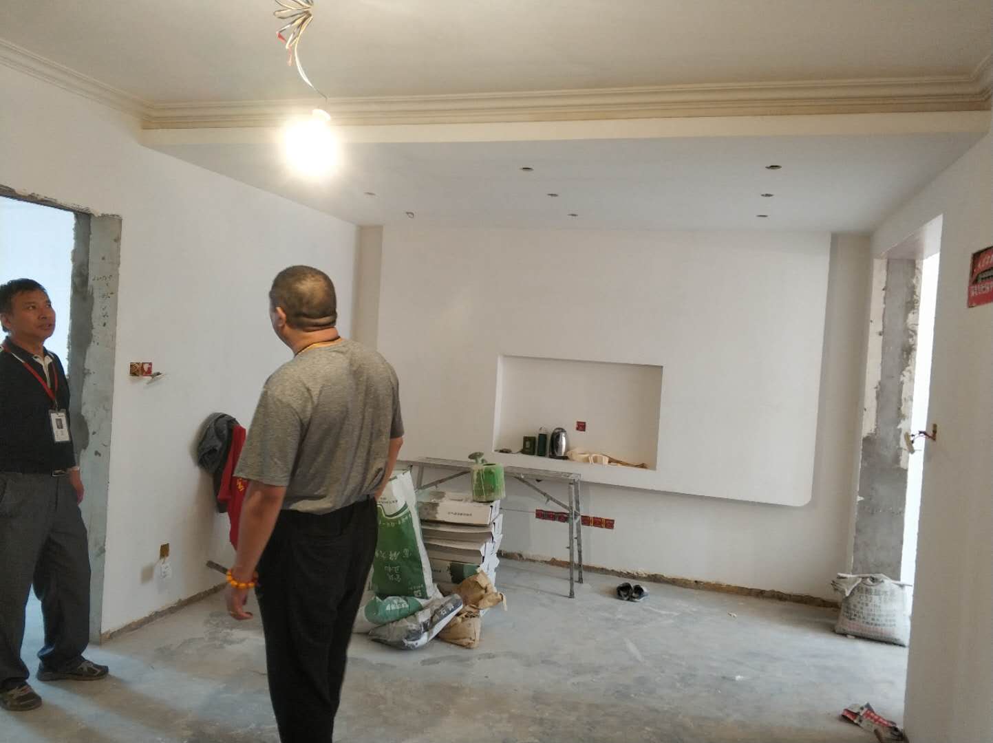 工程大PK正式启动，红牛装饰领导带领工程部突击检查工地