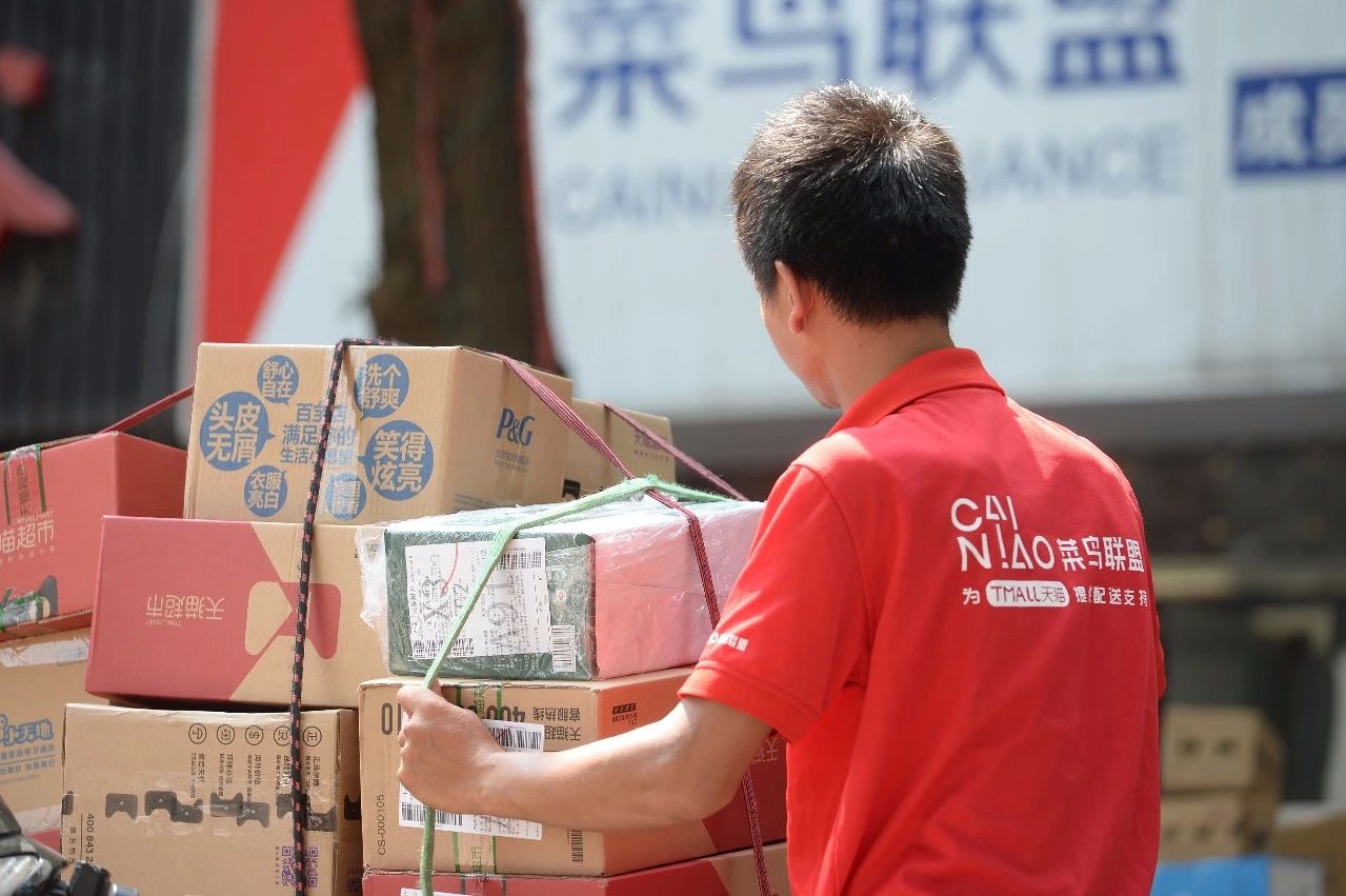 热热热！南京体感温度高达43℃，这群人却不惧高温在做这件事