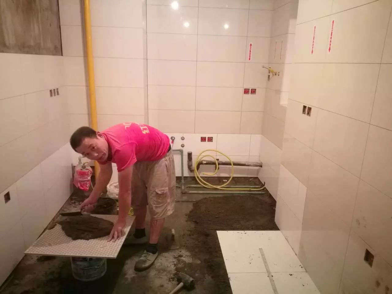 热热热！南京体感温度高达43℃，这群人却不惧高温在做这件事