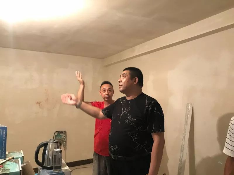 热热热！南京体感温度高达43℃，这群人却不惧高温在做这件事