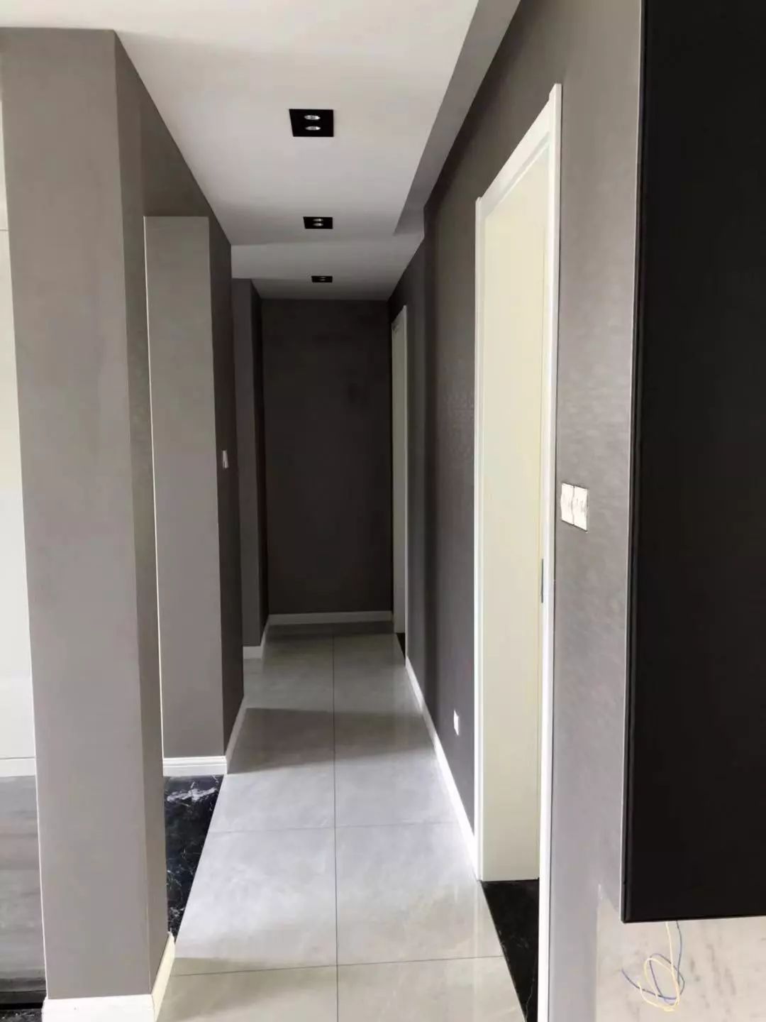 南京聚宝山庄137平米现代风格装修  年轻人的婚房可以这样装修10走道