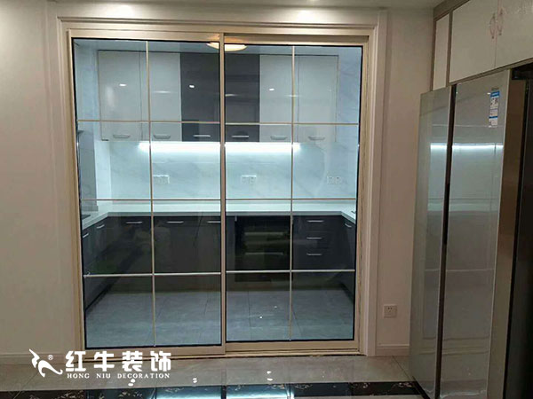 南京瑞鑫兰庭竣工客户看到红牛装修的效果，情不自禁地发出：“厉害了，我的家！”