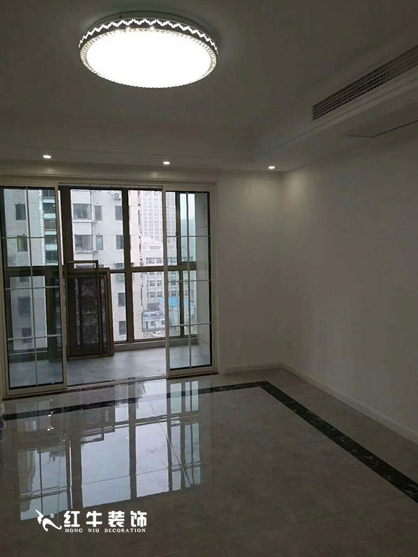 南京瑞鑫兰庭竣工客户看到红牛装修的效果，情不自禁地发出：“厉害了，我的家！”