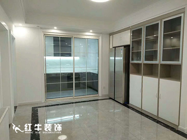 南京瑞鑫兰庭竣工客户看到红牛装修的效果，情不自禁地发出：“厉害了，我的家！”