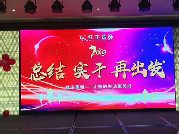 南京瑞鑫兰庭竣工客户看到红牛装修的效果，情不自禁地发出：“厉害了，我的家！”