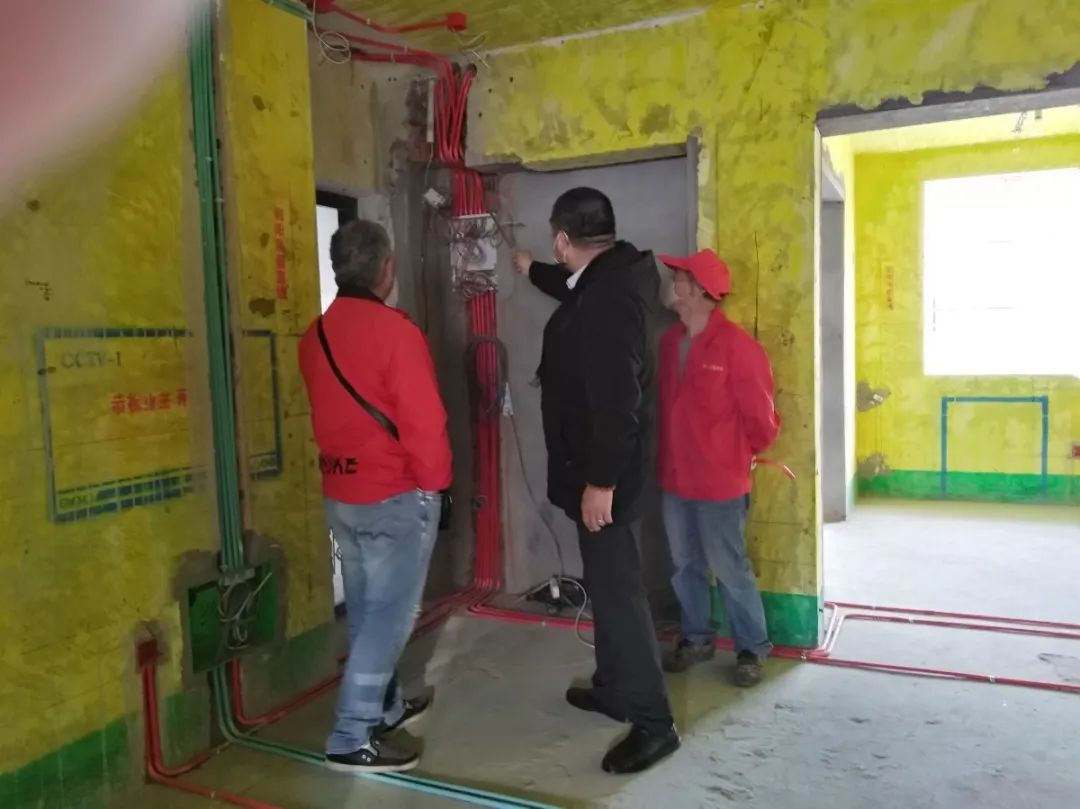 红牛巡检 | 董事长“老汪”视察工地，总经理带队检查工地！