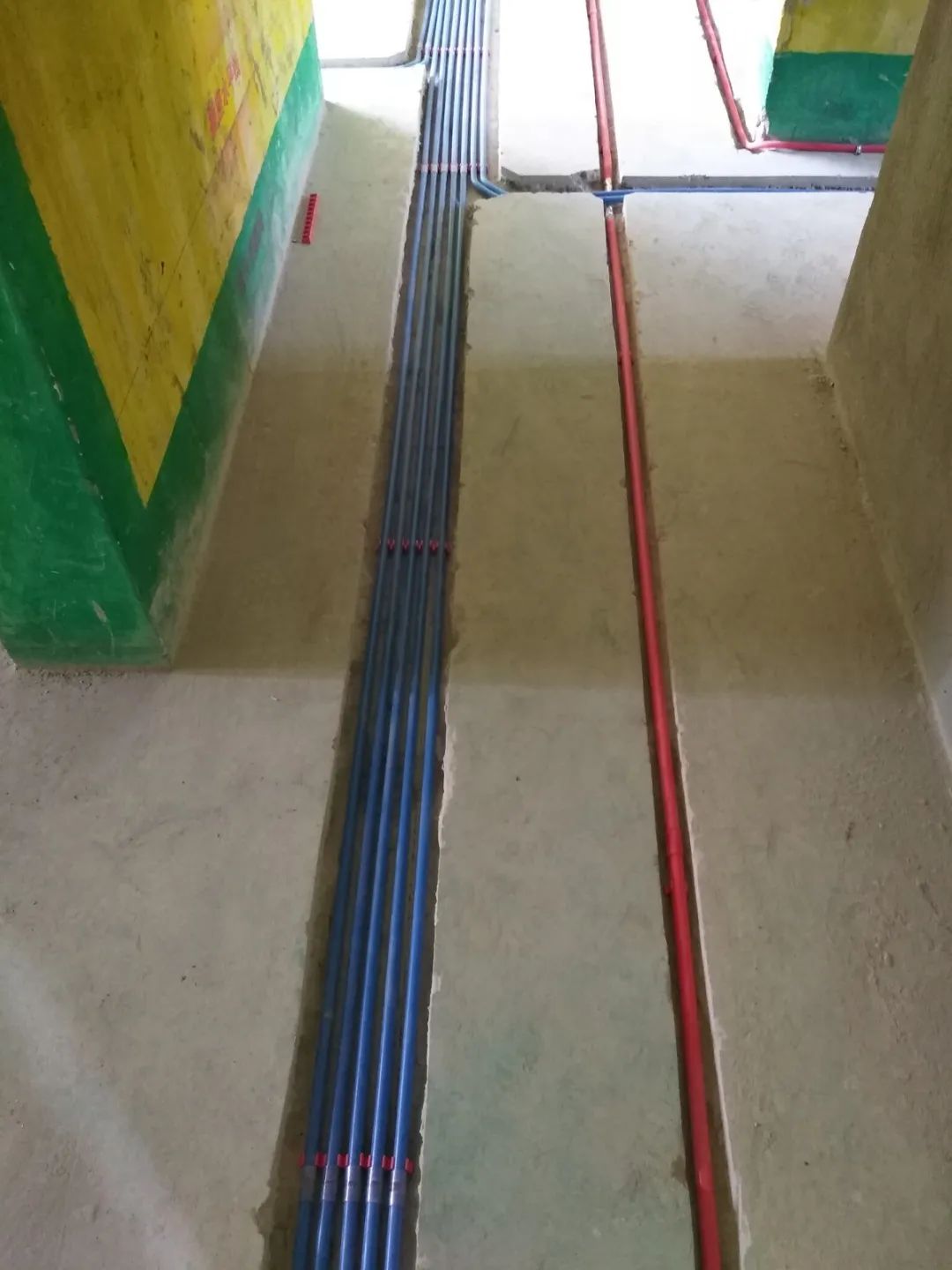 红牛巡检 | 开槽埋线，工地整洁美观！