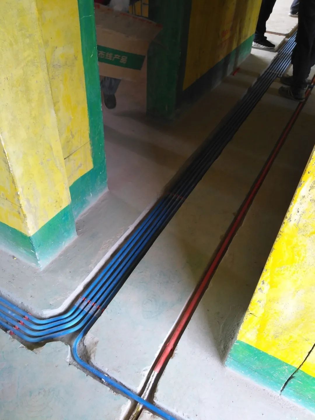 红牛巡检 | 开槽埋线，工地整洁美观！