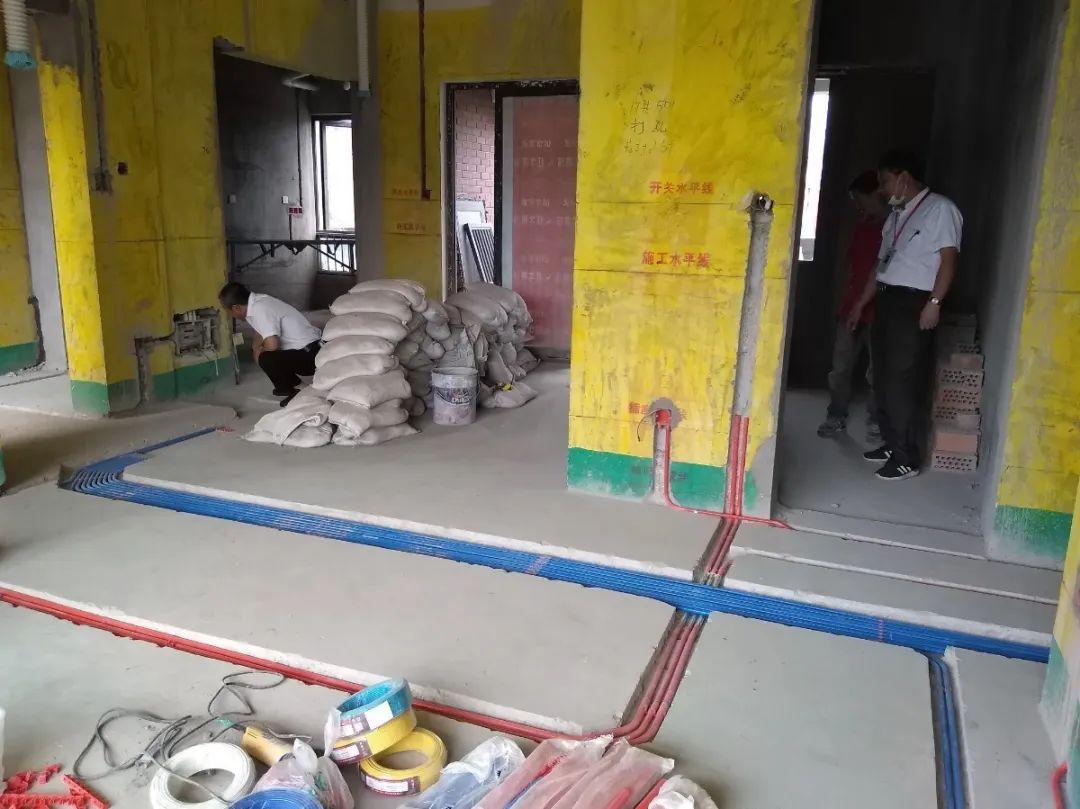 红牛巡检 | 开槽埋线，工地整洁美观！