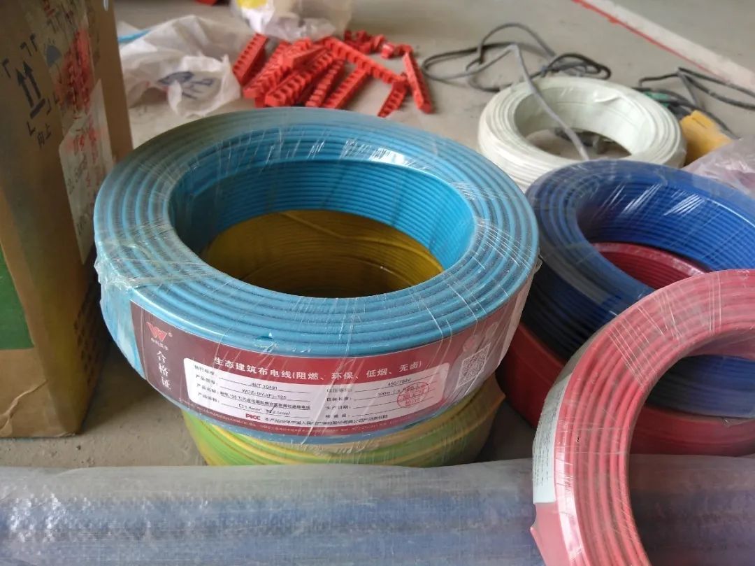 红牛巡检 | 开槽埋线，工地整洁美观！