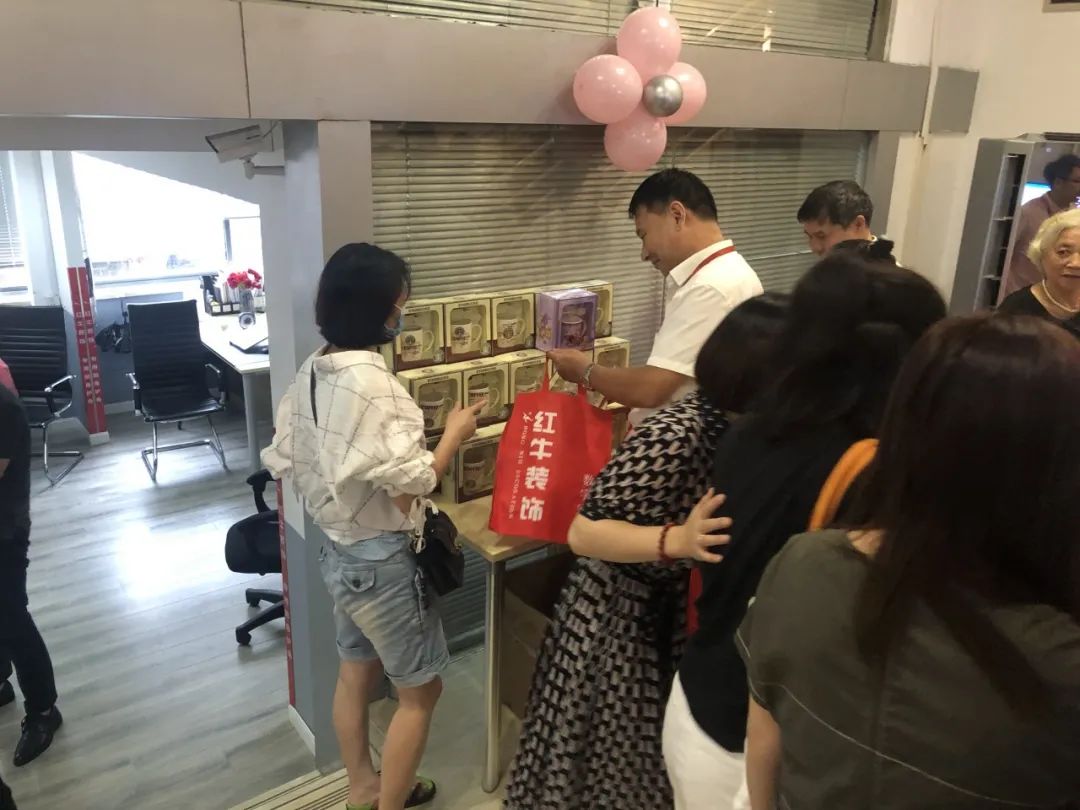 23周年--红牛装饰店庆“总裁签售会”圆满结束22