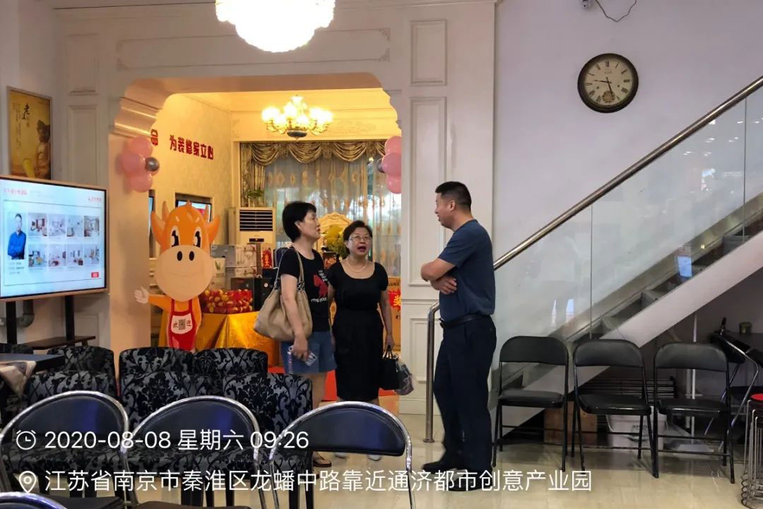 23周年--红牛装饰店庆“总裁签售会”圆满结束06-