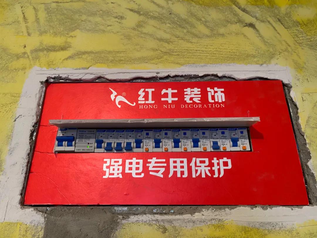 秉承匠心，品质监督！突击红牛水电、瓦工施工现场！