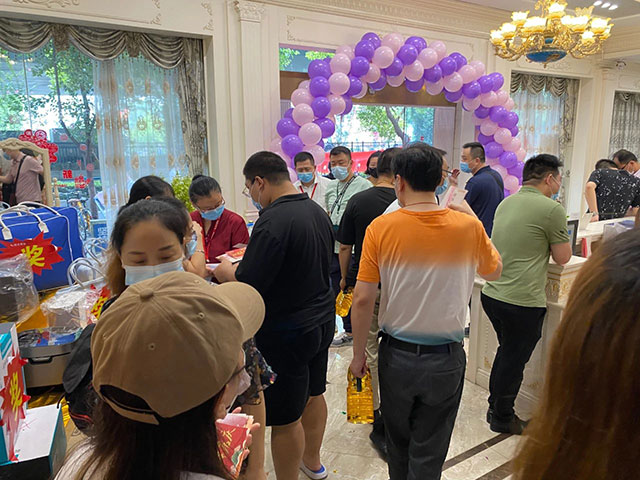 直击火爆现场！红牛装饰24周年庆火热进行中~