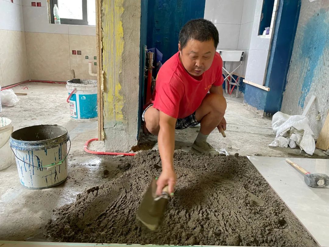 工程总监突击工地｜精益求精，为业主严格把控质量关！