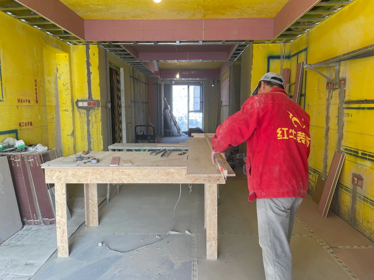 工地巡检｜红牛装饰工程总监化身“细节控”，施工现场“揪问题”！02×