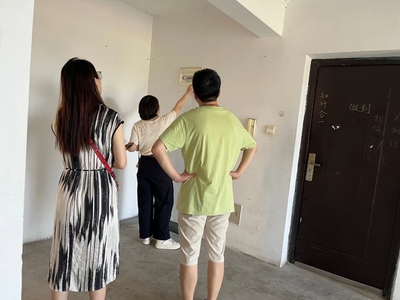 太全面了！二手房翻新流程及装修注意事项02量房现场
