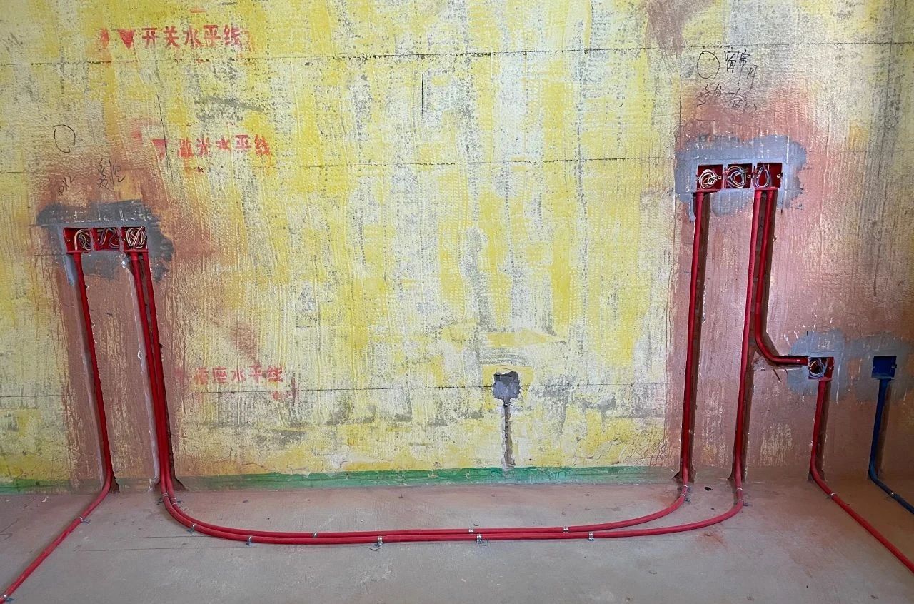 南京红牛装饰公司工地巡检：双11拼什么？我们在拼质量！拼服务！