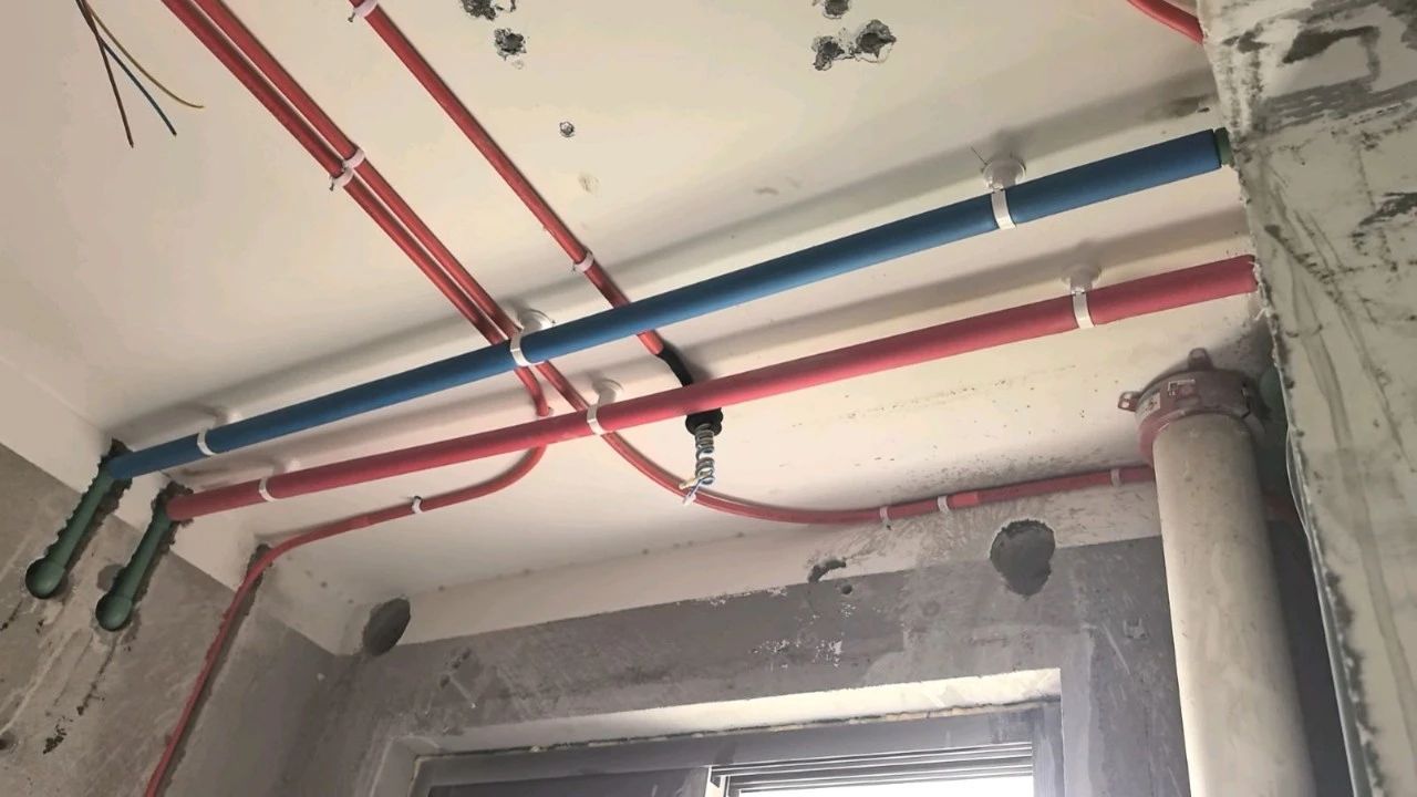南京红牛装饰定期工地巡检，以专业和热情回馈每一份信任！01