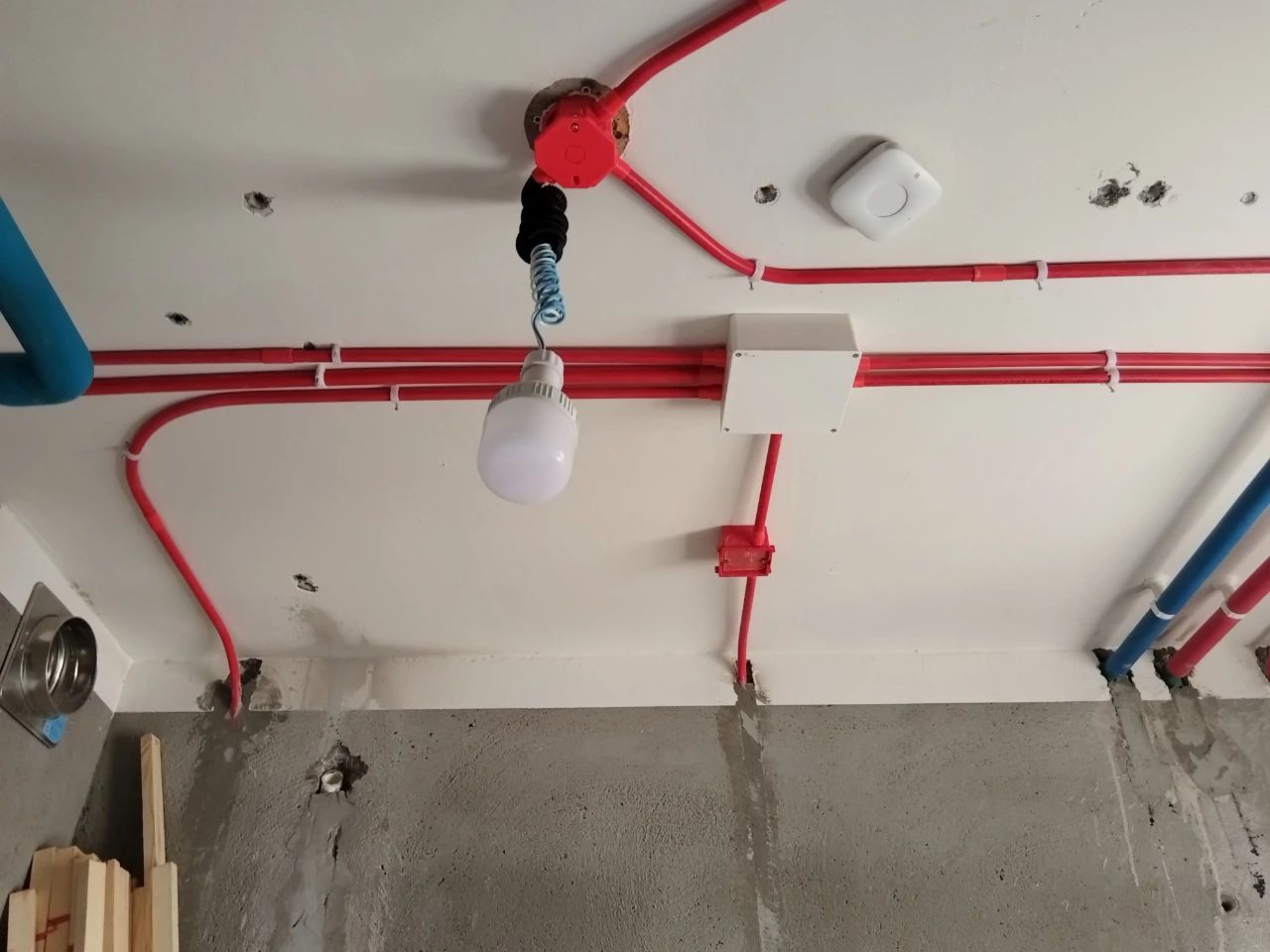 南京红牛装饰:工地巡检不松懈,严苛落实每一步! 南京红牛装饰:工地巡检不松懈,严苛落实每一步!