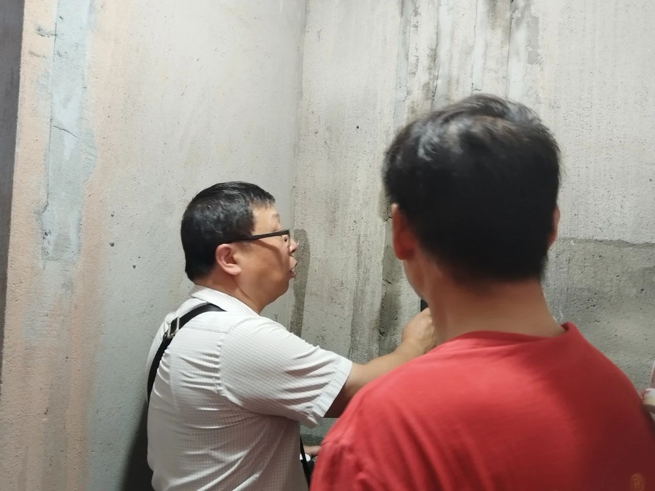 南京红牛装饰：高温巡检不松懈，坚守品质与服务！05