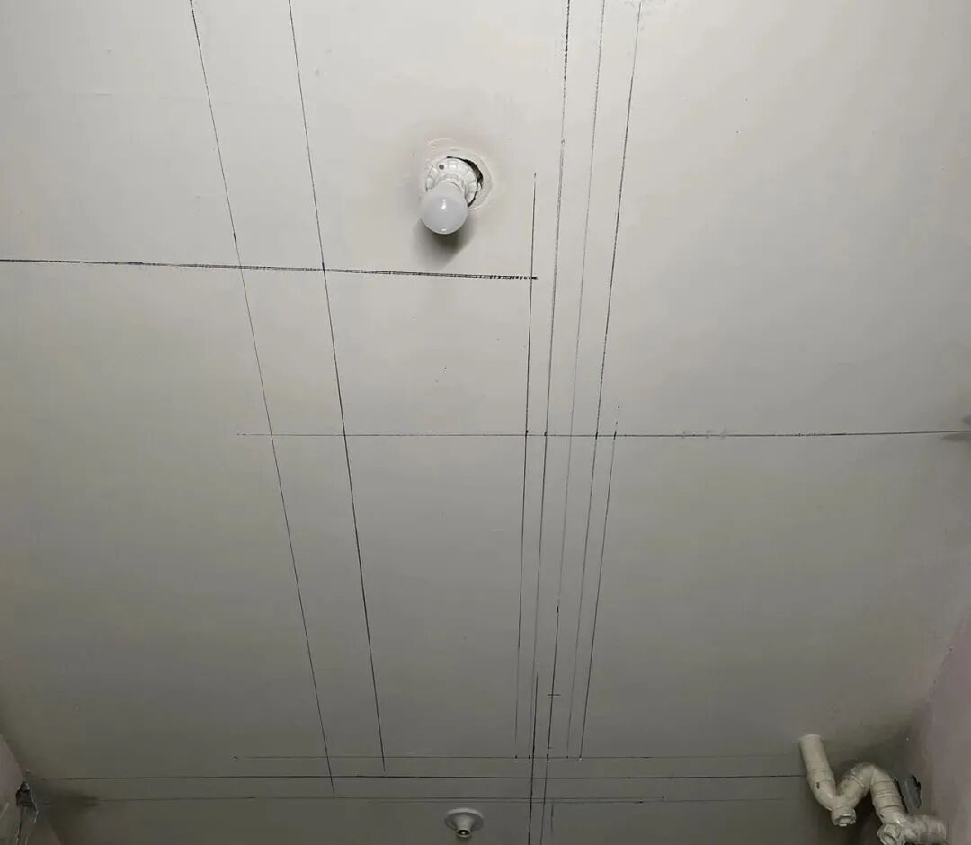 南京红牛装饰工地巡检记：藏在墙里的工艺与标准，必须严格把关！