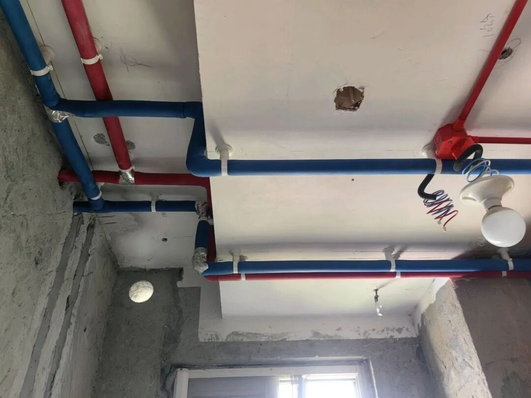 南京红牛装饰工地巡检记：藏在墙里的工艺与标准，必须严格把关！