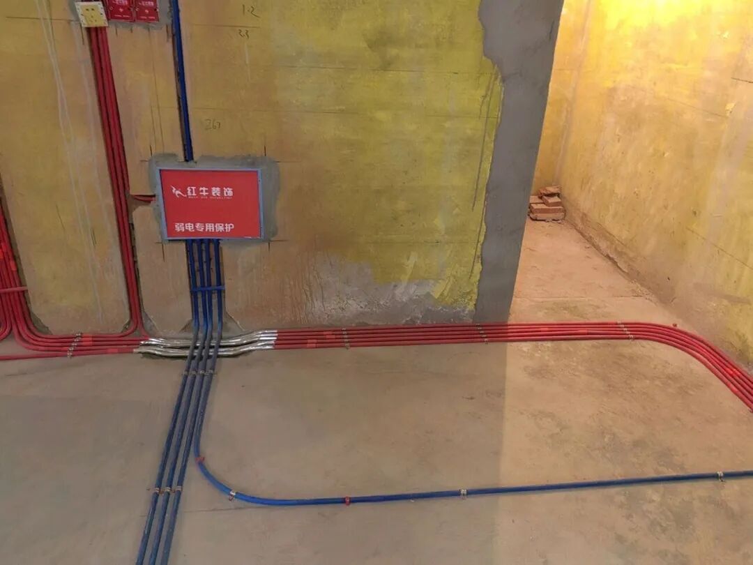 南京红牛装饰工地巡检记：藏在墙里的工艺与标准，必须严格把关！