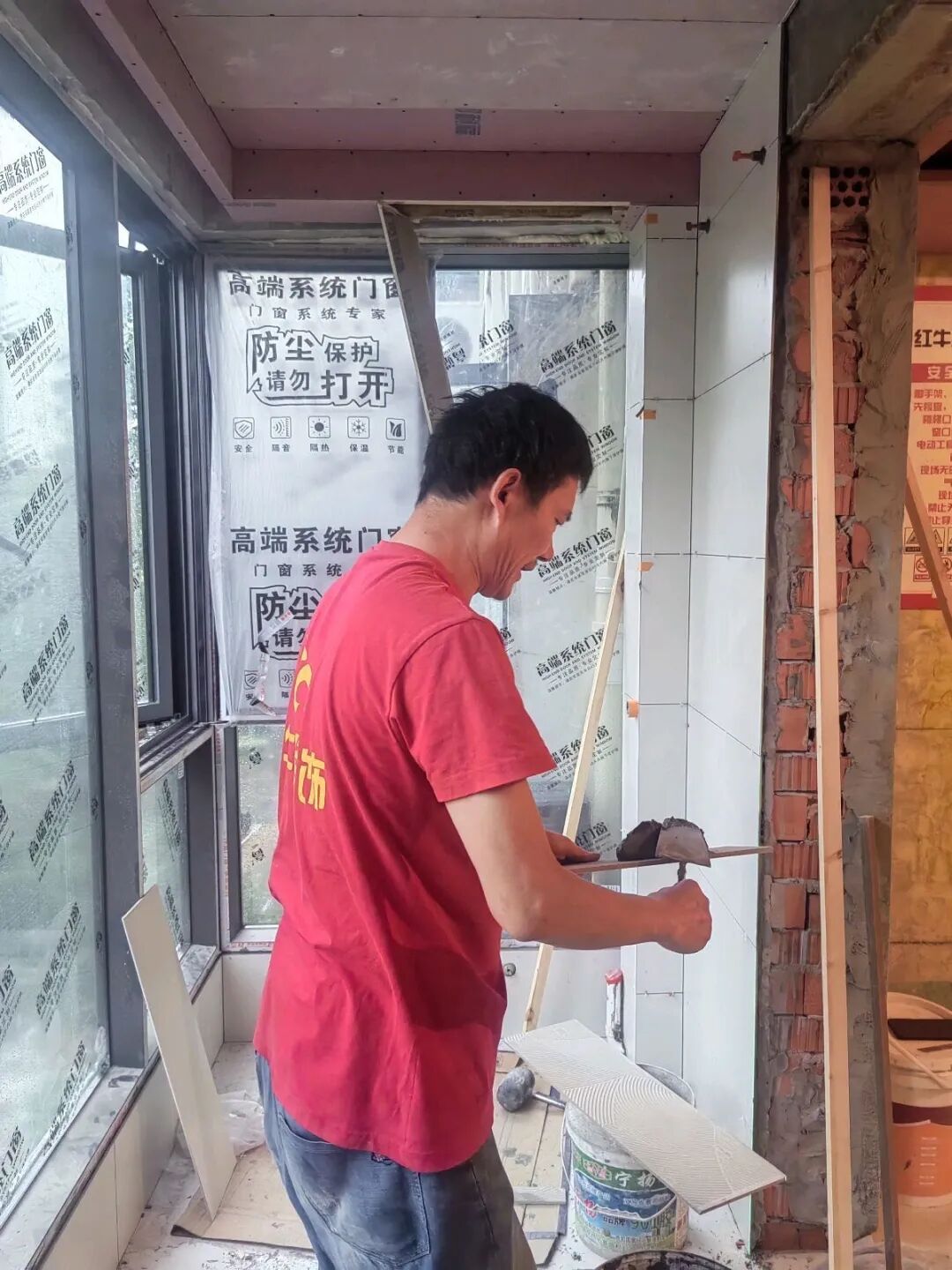 南京红牛装饰29年初心未改,脚步丈量工地,匠心守护每一个家! 南京红牛装饰29年初心未改,脚步丈量工地,匠心守护每一个家!