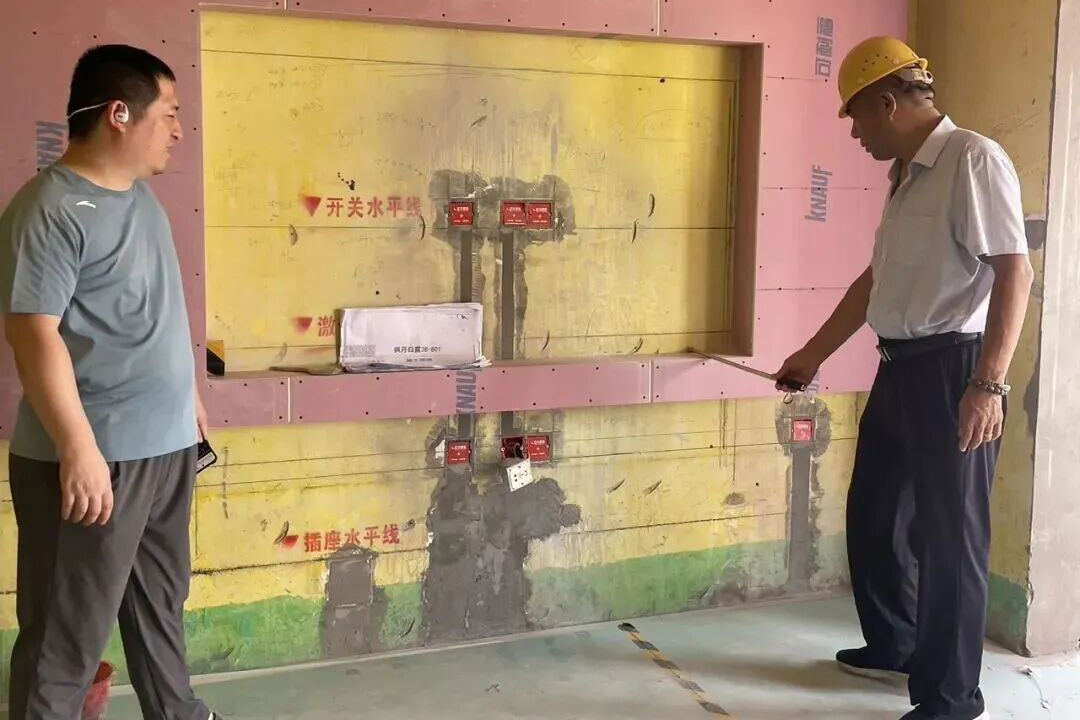 南京红牛装饰总经理“突袭”在建工地，专治各种“差不多”！