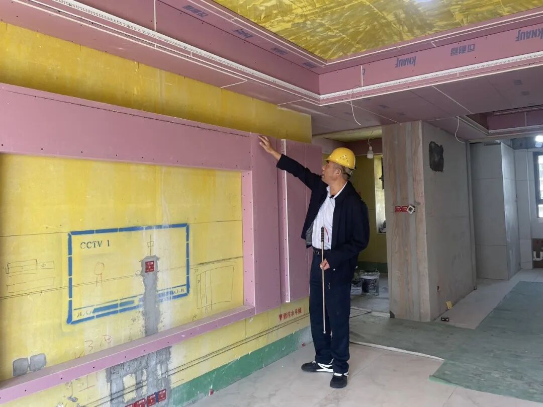 不打招呼，不听汇报！南京红牛装饰总经理突击工地巡检，现场“挑刺”
