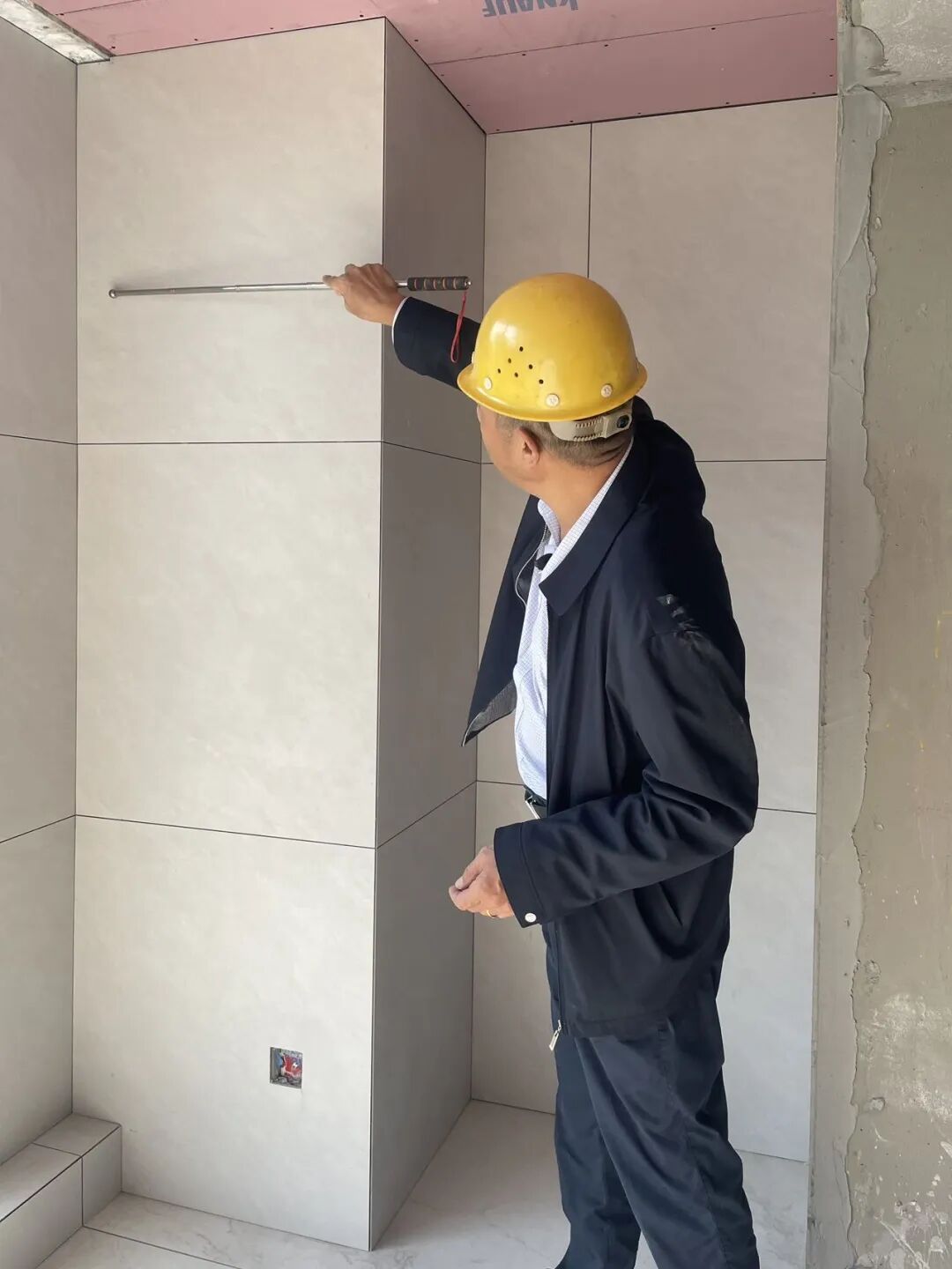 不打招呼，不听汇报！南京红牛装饰总经理突击工地巡检，现场“挑刺”