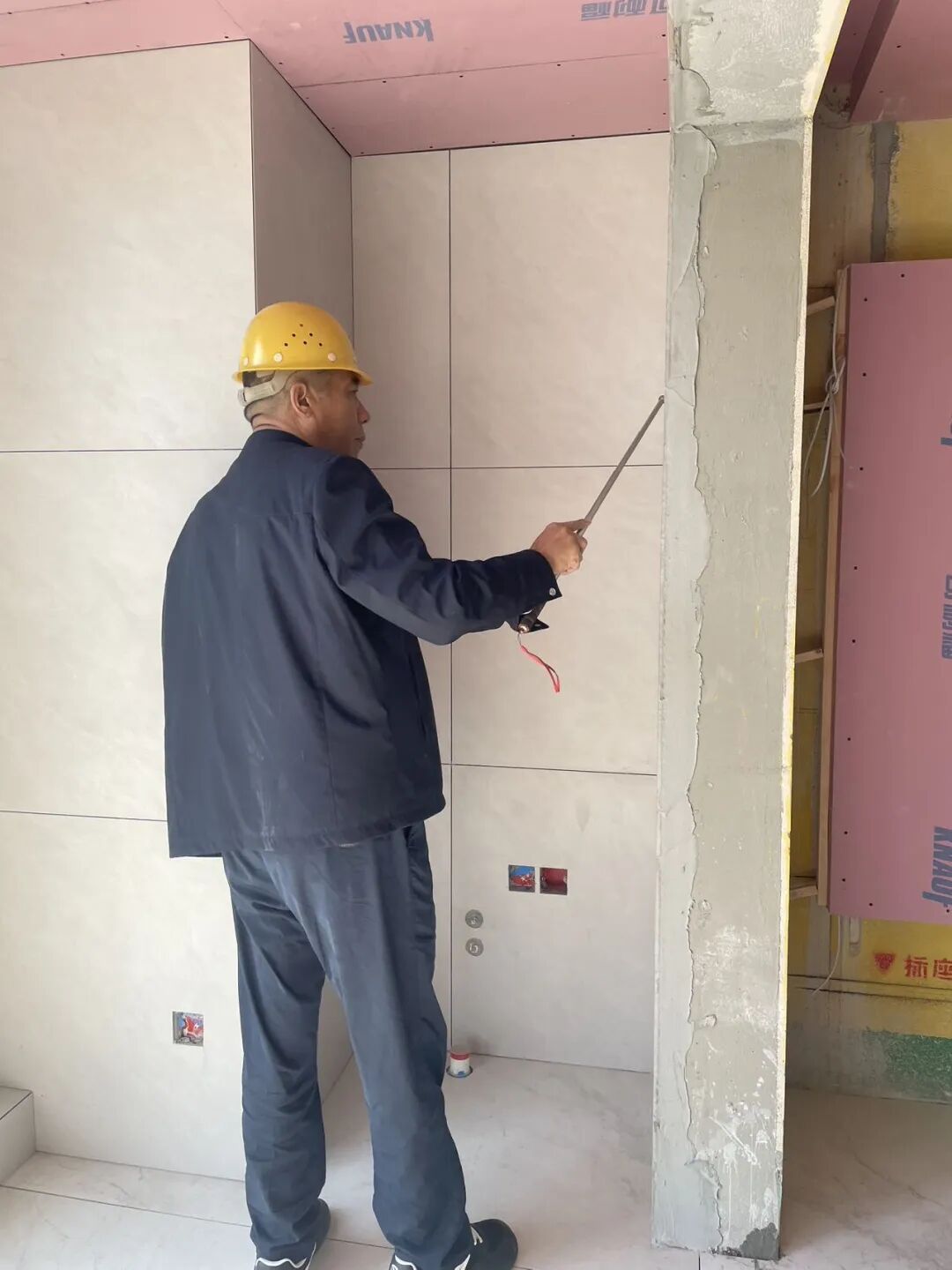 不打招呼，不听汇报！南京红牛装饰总经理突击工地巡检，现场“挑刺”