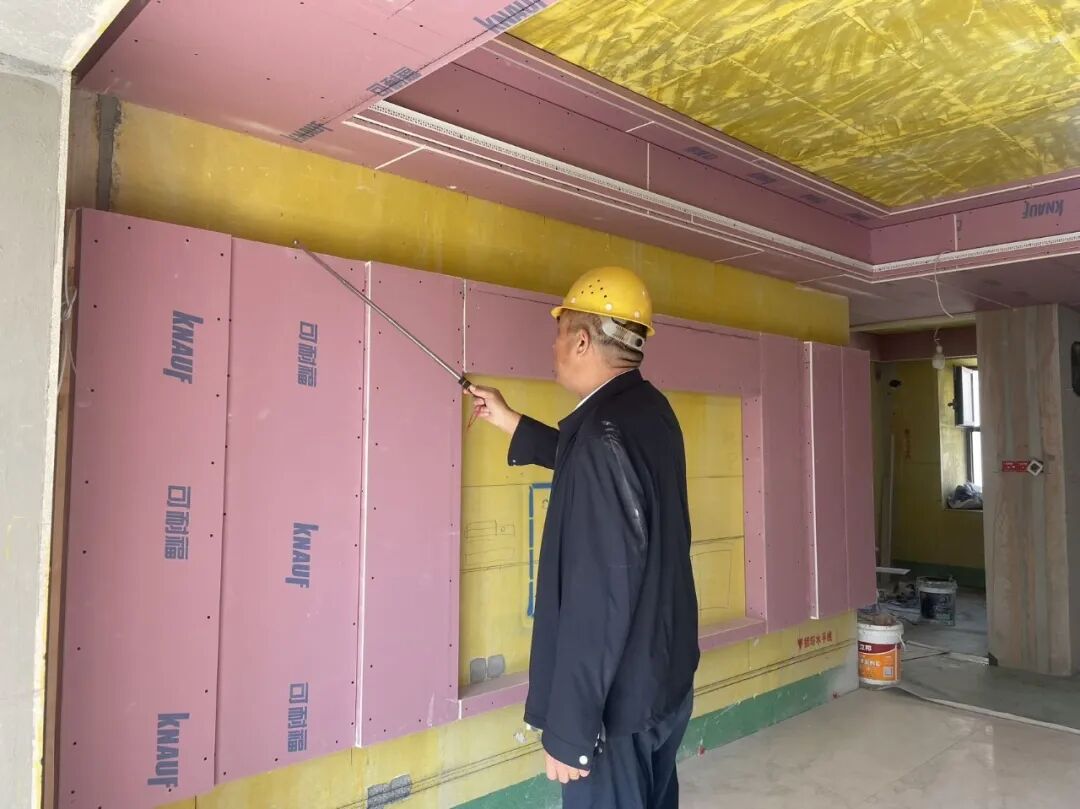不打招呼，不听汇报！南京红牛装饰总经理突击工地巡检，现场“挑刺”